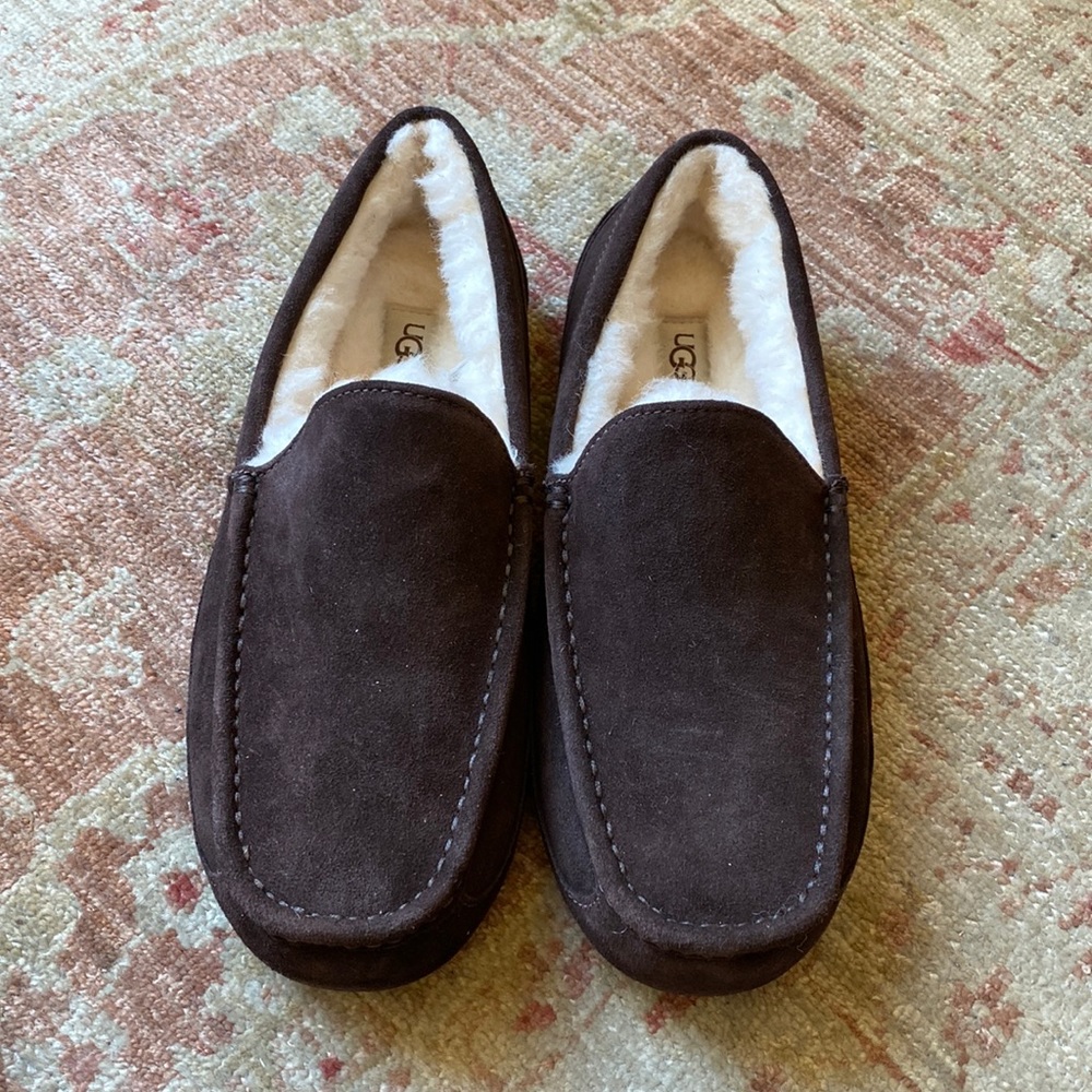 UGG ASCOT SLIPPER SIZE 10 new
